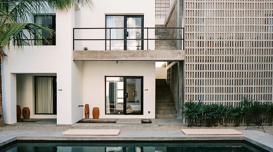 Fachada de las habitaciones de Drift San José del Cabo